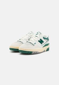 New Balance 550 - Sportcipő - off-white/beige/green