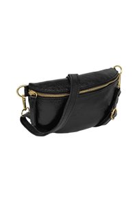 Sac à bandoulière en cuir noir avec une texture brillante, dotée d'une fermeture éclair en or, d'une sangle ajustable et d'un design compact et incurvé.