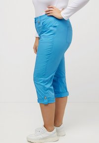 Ulla Popken 7/8 RETROUSSABLE POCHES - Pantalon classique - blue