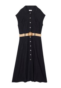 Robe midi noire sans manches à boutons, avec col, poches avant, et une ceinture tissée beige ornée d'une boucle ronde en bois.