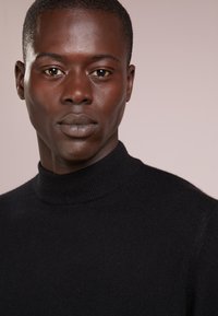 pure cashmere MEN MOCK NECK SWEATER - Pulover - black