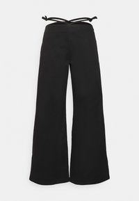 Calças largas pretas com uma textura suave, apresentando uma cintura amarrada e sem padrões ou adornos adicionais.