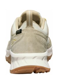 Beige Wildleder- und Stoff-Sneaker mit einer weißen Zwischensohle und Gummilaufsohle. Verfügt über eine Zugschlaufe und ein KEEN.DRY-Label für wasserdichte Eigenschaften an der Ferse.