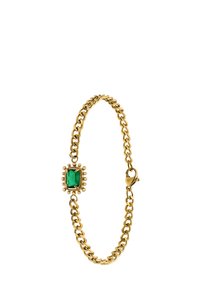 Bracelet en chaîne dorée avec une pierre verte taillée en émeraude sertie dans un dispositif décoratif, avec une fermeture à mousqueton.