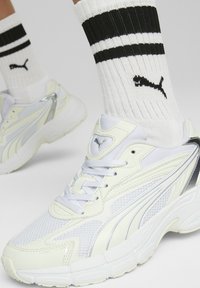 Puma TEVERIS NITRO - Sportcipő - white-warm white