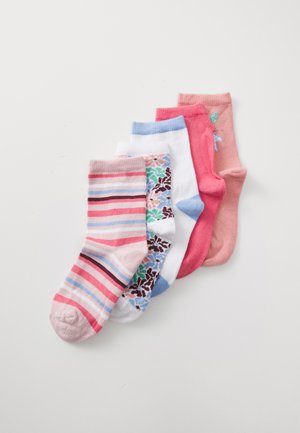 Set aus fünf Socken in unterschiedlichen Farben und Mustern: gestreift in Rosa und Blau, mit floralen Designs, einfarbig in Rosa, Blau und Weiß, alle aus weichem Stoff.