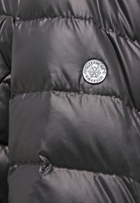 Taifun Abrigo de invierno - black