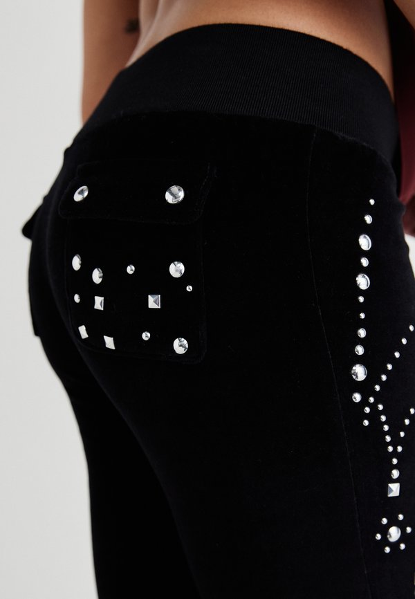 LOW RISE JOGGERS WITH STUD ARTWORK - Trousers2
