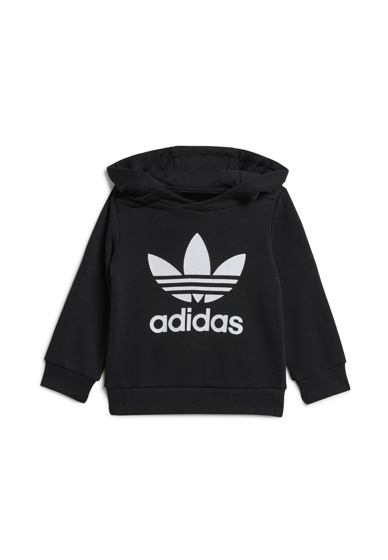 Felpa nera con cappuccio realizzata in tessuto morbido, caratterizzata da un grande logo Adidas bianco con tre strisce sotto, maniche lunghe e una tasca frontale.