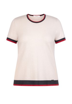 Pamuk majica u krem boji s kontrastnim crvenim i mornarsko plavim okvirom na rukavima iu donjem dijelu. Klasični okrugli izrez, kratki rukavi, opušteni kroj.
