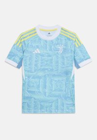 Jersey azzurro chiaro a maniche corte con un motivo astratto simile all'acqua, colletto bianco e strisce gialle sulle spalle. Presenta il logo della Juventus.