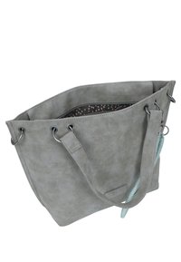 Borsa tote in finta pelle grigia con finitura testurizzata, dotata di una fodera interna decorata, apertura superiore e doppie maniglie con dettagli di accentuazione.