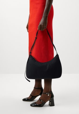 Calvin Klein SOFT MEDIUM TOTE - Torbica - black