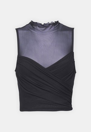 Zwart cropped top met een hoge ruches halslijn, met een doorschijnend bovenstuk en een gedrapeerd lijfje. Glad textuur overal.