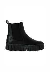 Botas Chelsea negras con suela de plataforma gruesa, material de cuero texturizado, paneles laterales elásticos y una lengüeta en la parte posterior para facilitar su uso.