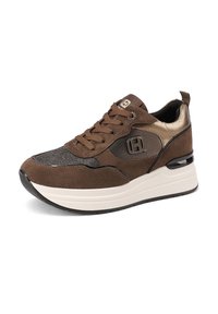 Sneaker marrone e metallico con design con lacci, suola spessa bianca, logo nero di lato e textures in tessuto e suede.