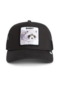 Gorra de camionero negra con un parche cuadrado que presenta un diseño de mapache bordado, etiquetado como "BANDIT", y lados de malla para transpirabilidad.