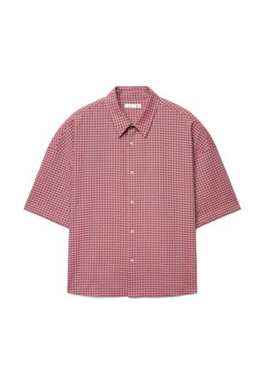 Camicia a maniche corte con bottoni, motivo a quadretti piccoli rosso e blu, colletto, taglia XL, distesa su sfondo bianco.