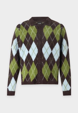 Cardigan à manches longues boutonné avec motif losanges argyle vert, marron et bleu clair et un col.