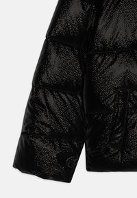 Guess JUNIOR HOODED PUFFER  - Žieminė striukė - schwarz