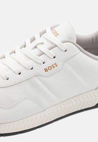 BOSS TITANIUM - Sportcipő - white