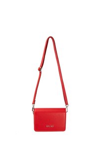 Borsa a tracolla rossa in pelle con finitura testurizzata, forma rettangolare, tracolla regolabile e accessori in argento con logo del marchio.