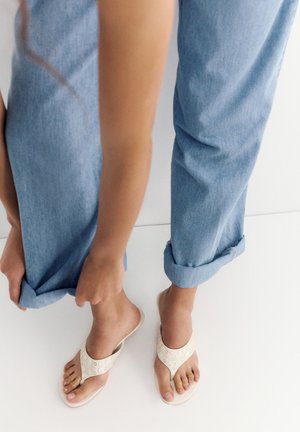 PULL&BEAR, HEELED SANDALS - Sandales tongs - beige