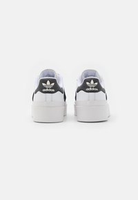 adidas Originals SUPERSTAR BONEGA - Matalavartiset tennarit - white/core black/gold