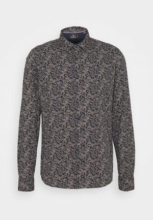 Chemise à manches longues avec un fond marine et un motif floral beige. Fabriquée en tissu léger, elle possède un col standard.