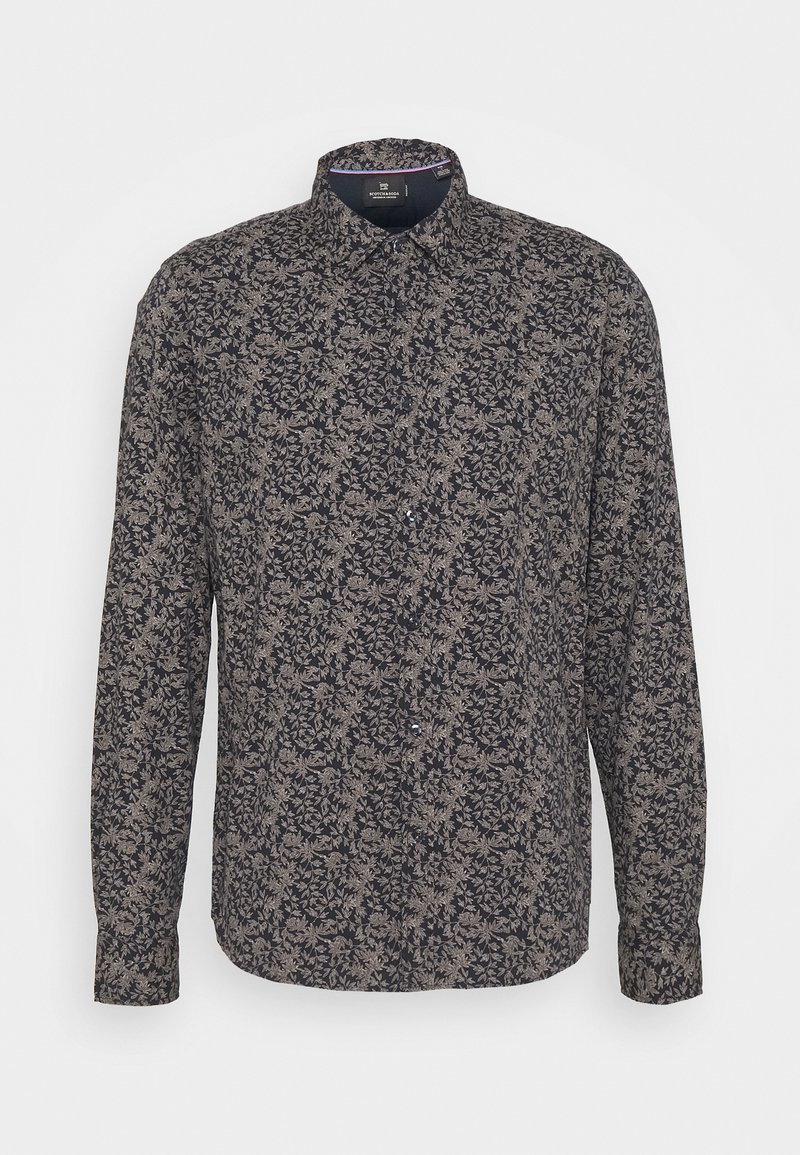 Camicia a maniche lunghe con bottoni, caratterizzata da uno sfondo blu scuro con un motivo floreale beige. Realizzata in tessuto leggero con colletto standard.