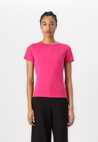 DELORIS-LihtneT-särk-brightpink