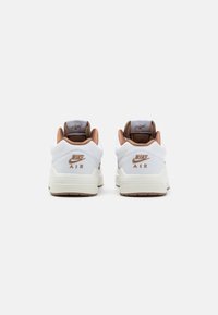 Jordan JORDAN STADIUM 90 - Sneakers basse - white/archaeo brown/legend light brown/sail