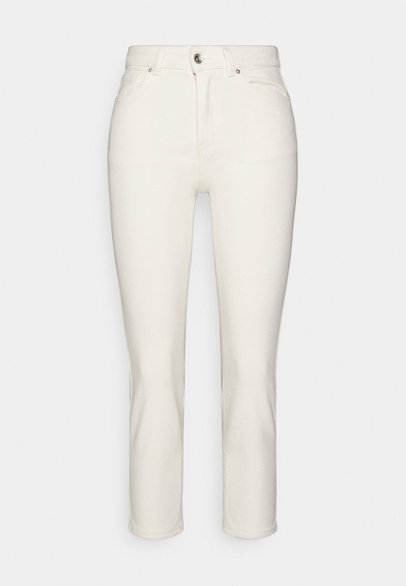 Jeans de denim blanco con corte recto, diseño de cinco bolsillos y cierre frontal de botón. Presentan costuras mínimas y una textura suave.