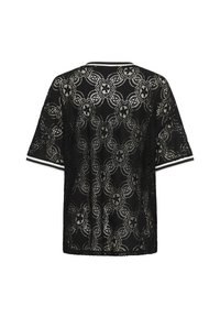 Črna čipkasta majica s cvetličnim vzorcem, kratkimi rokavi in črtastim ovratnikom. Polprosojna tekstura poudari zapleteno zasnovo.