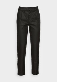 Pantaloni in pelle nera con una vestibilità su misura, dotati di due pieghe frontali, una texture liscia e una forma dritta.