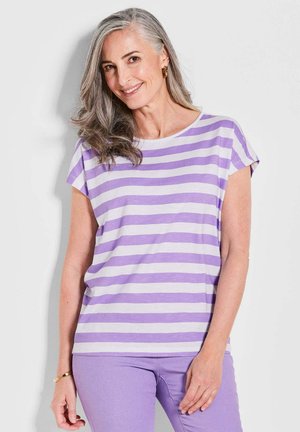 Striped t-shirt featuring wide lavender and white stripes, made of a soft fabric with a relaxed fit and round neckline. Short sleeves.