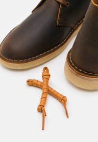 Clarks Originals DESERT BOOT - Stringate sportive - camel
