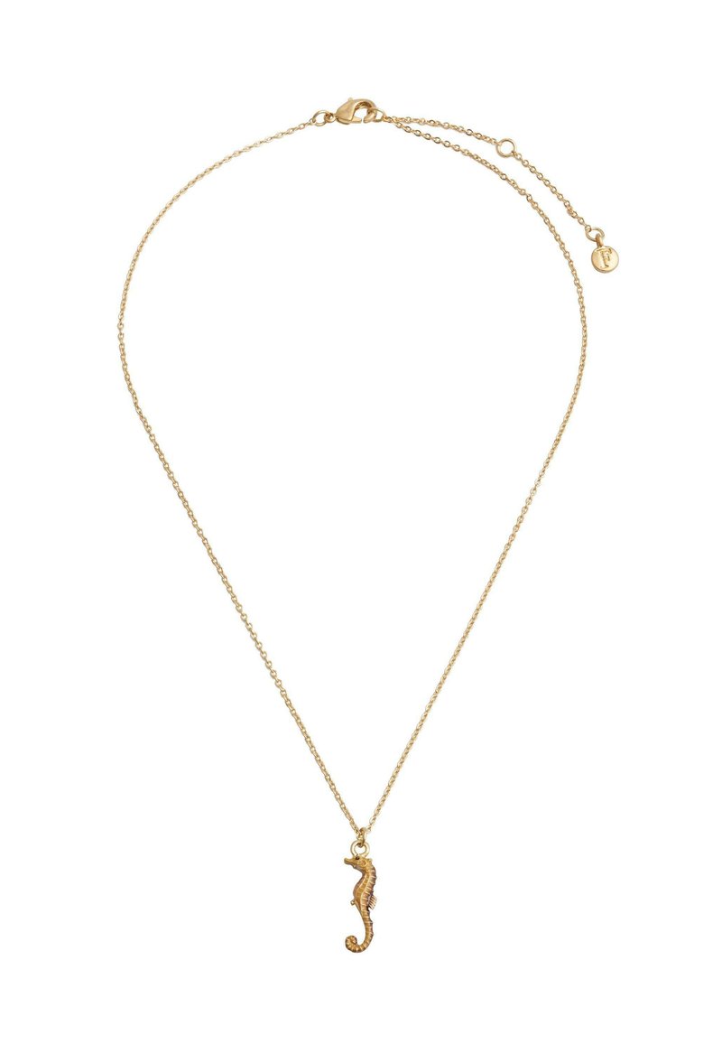 Gouden ketting met een gedetailleerde zeepaard-hanger, textuurontwerp met een gepolijste afwerking en een karabijnsluiting.