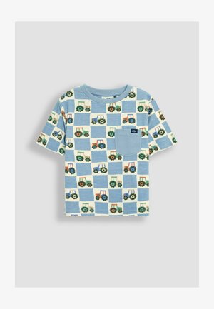 Trumpas rankovės džersis marškinėliai su mėlyna ir kremine traktorių raštu, su priekinėmis kišenėmis ir apvaliu iškirpimu. Pagaminta iš medvilnės.