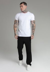SIKSILK MUSCLE  - Apdrukāts T-krekls - white