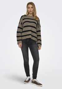 JDY JDYJUSTY STRIPE  - Vesta - walnut