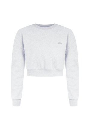 Skrócony sweatshirt z jasnoszarej bawełny. Posiada długie rękawy, ściągacz w okolicy szyi i subtelny detal z logo na klatce piersiowej. Miękka faktura.