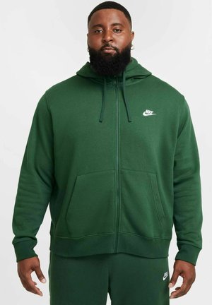 Sudadera con cremallera verde hecha de tejido suave, con un bolsillo frontal y capucha ajustable con cordón. Logo de Nike en blanco en el pecho.