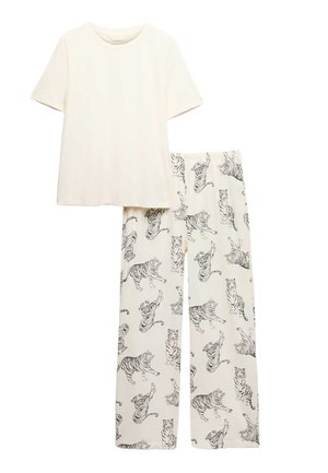 Ensemble de pyjama court de couleur crème composé d'un haut uni à manches courtes et d'un pantalon arborant un imprimé tigre noir et blanc.