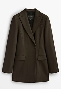 Blazer marron foncé avec un design structuré, col à revers crantés, fermeture à un seul bouton et deux poches avant. Texture de tissu lisse.