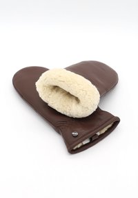 Braune Lederhandschuhe mit cremefarbenem Kunstfellfutter. Abgerundete Form, Akzentnähte und ein kleines Metall-Logodetail an der Seite.