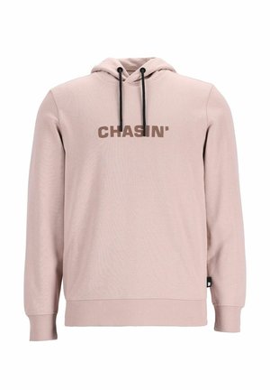 Lichtroze hoodie van zachte stof, met een zak aan de voorkant, een verstelbare trekkoordkap en een "CHASIN'" logo in vet bruin.