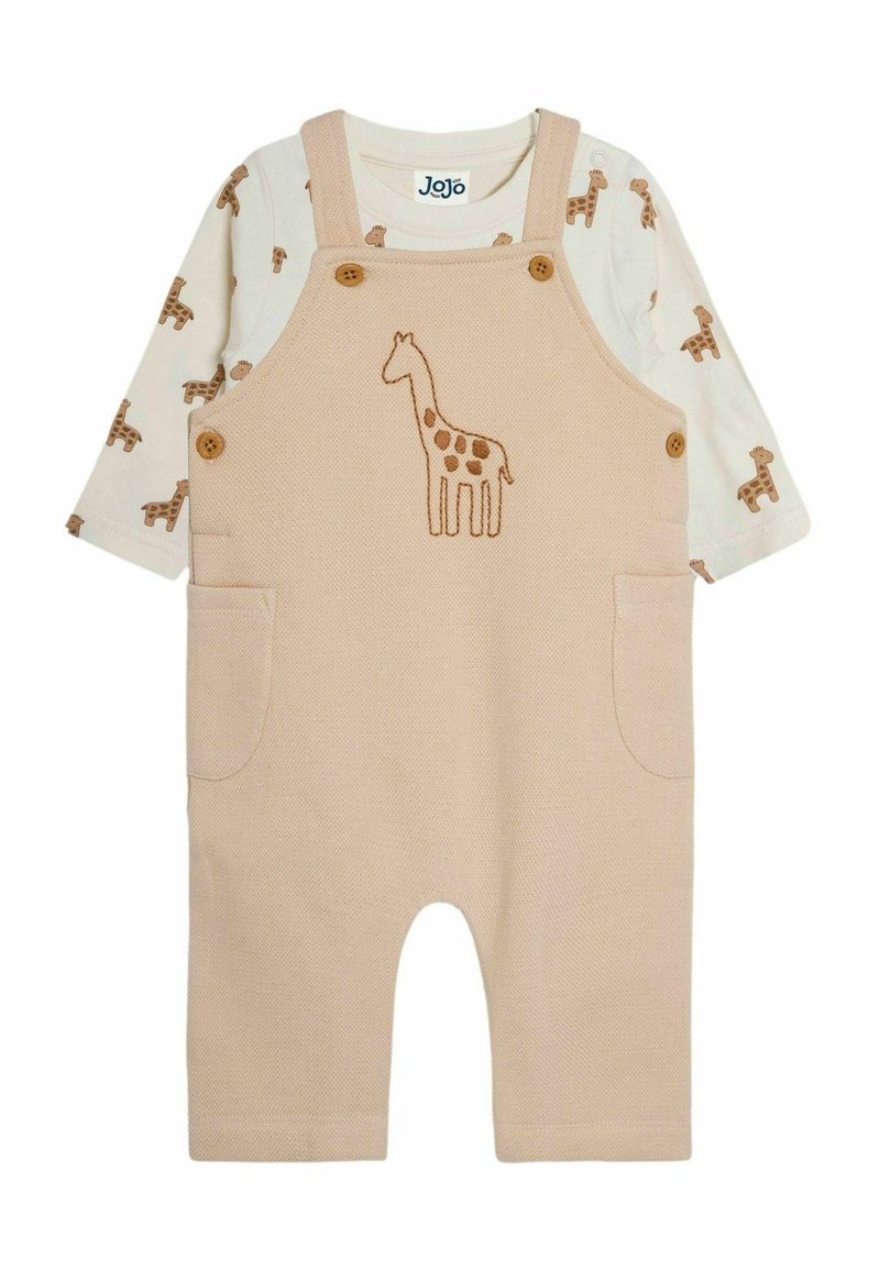 Beige overall met een gestructureerde afwerking, voorzien van een giraffe borduursel; gelaagd met een langemouwen shirt versierd met kleine giraffe prints.
