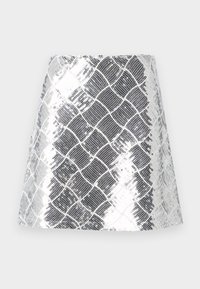 Hõbe ja must mustriga seelik, millel on tekstuuriga metalliline viimistlus. Kujunduses on kogu pinnal ruuduline, madu naha efekt.
