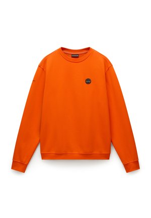 Oranje sweatshirt gemaakt van zachte stof, met een ronde hals, geribbelde manchetten en een klein zwart logo op de borst.